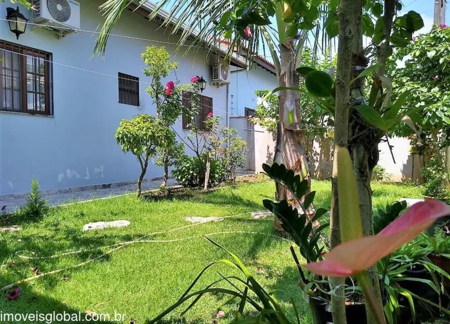 Foto 2 de Casa com 3 quartos à venda, 66m2 em Itanhaem - SP