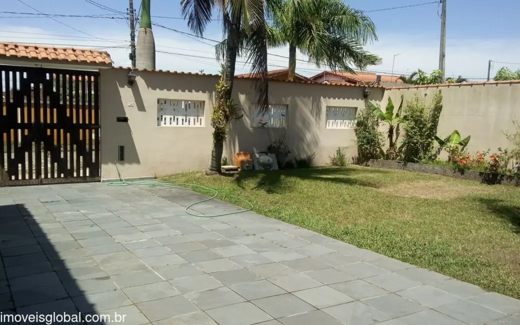 Foto 1 de Casa com 2 quartos à venda, 85m2 em Itanhaem - SP