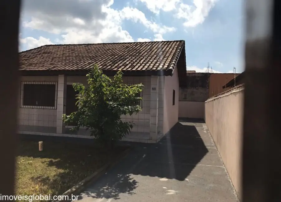 Foto 1 de Casa com 2 quartos à venda, 75m2 em Itanhaem - SP