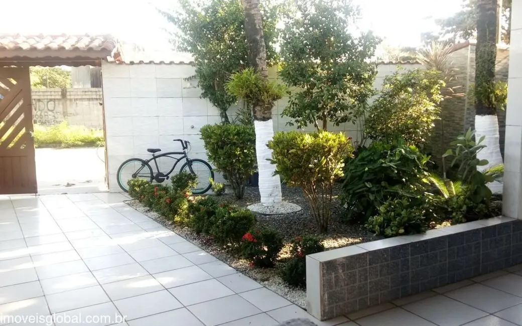 Foto 4 de Casa com 2 quartos à venda, 85m2 em Itanhaem - SP