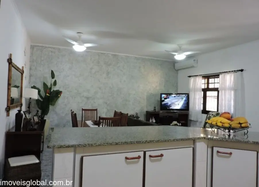 Casa com 3 quartos à venda, 150m2 em Peruibe - SP - imagem 4 Foto 4 de Casa com 3 quartos à venda, 150m2 em Peruibe - SP