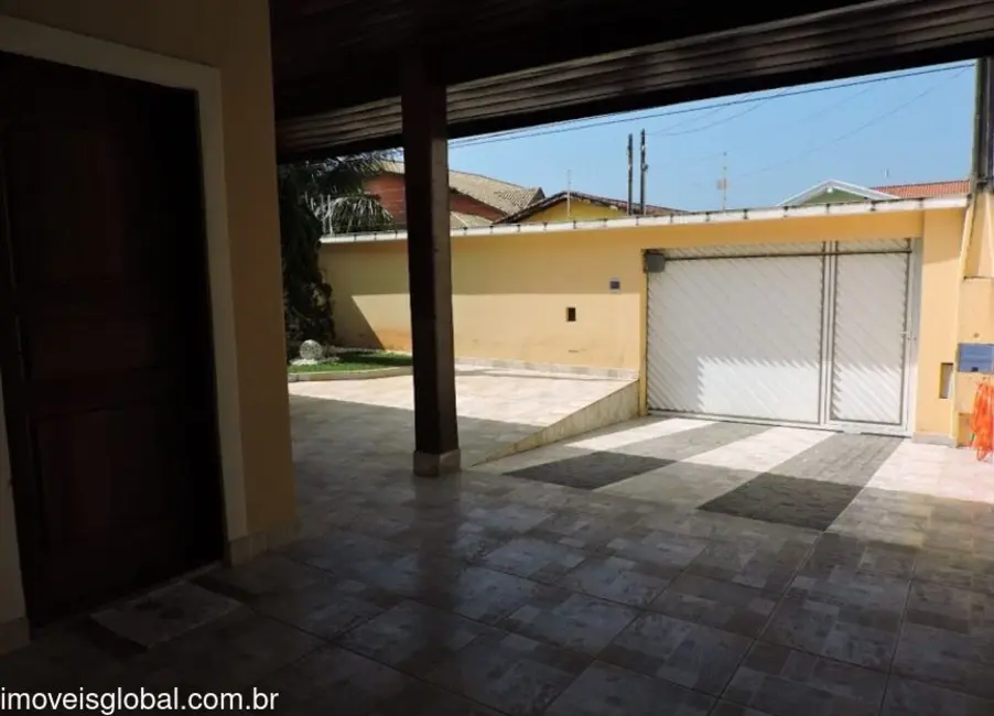 Casa com 3 quartos à venda, 150m2 em Peruibe - SP - imagem 3 Foto 3 de Casa com 3 quartos à venda, 150m2 em Peruibe - SP