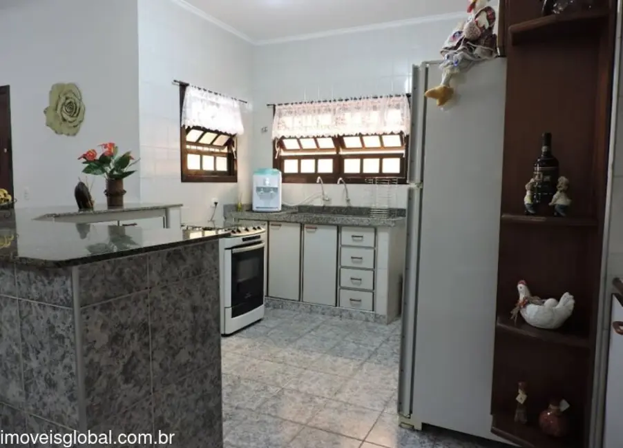 Casa com 3 quartos à venda, 150m2 em Peruibe - SP - imagem 8 Foto 8 de Casa com 3 quartos à venda, 150m2 em Peruibe - SP