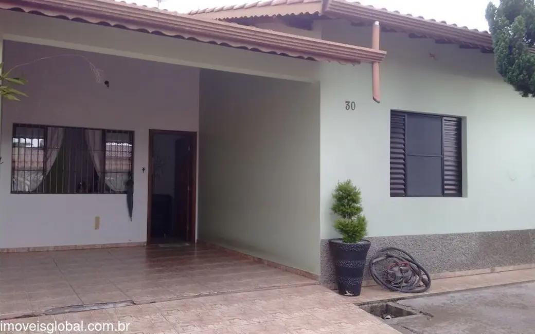 Foto 1 de Casa com 2 quartos à venda, 105m2 em Peruibe - SP