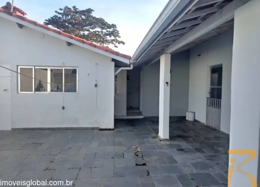 Casa com 3 quartos à venda, 160m2 em Peruibe - SP - imagem 3 Foto 3 de Casa com 3 quartos à venda, 160m2 em Peruibe - SP