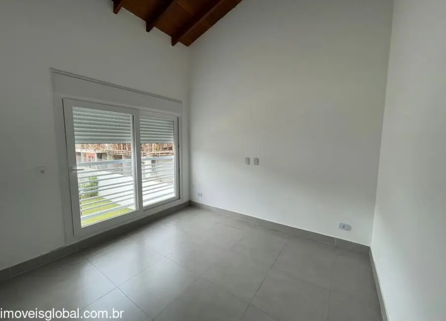 Foto 4 de Sobrado com 4 quartos à venda, 300m2 em Sao Sebastiao - SP