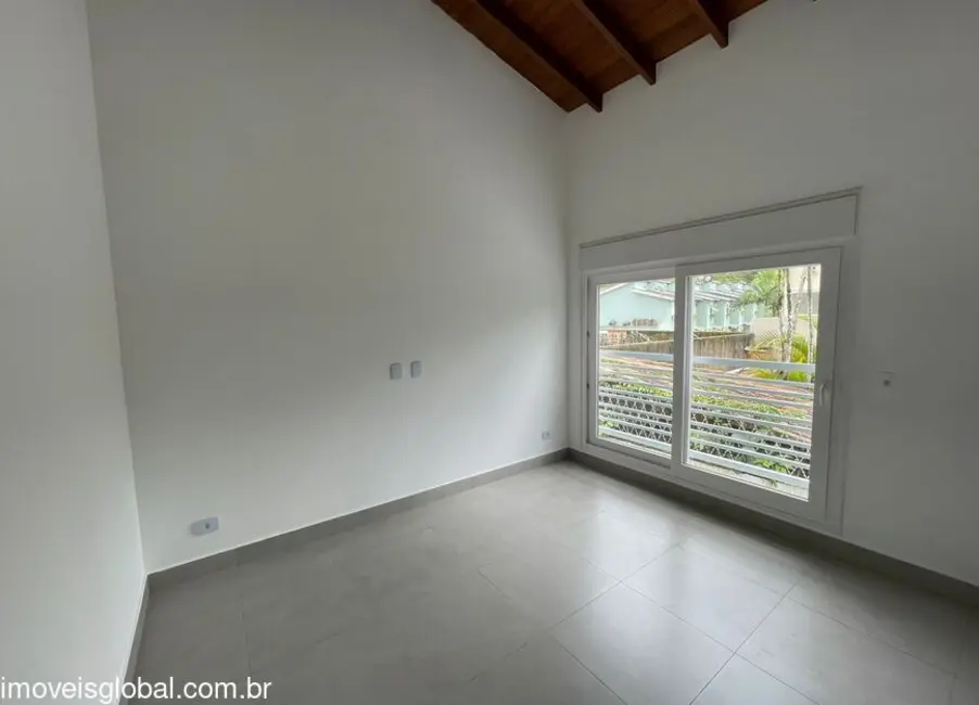 Foto 8 de Sobrado com 4 quartos à venda, 300m2 em Sao Sebastiao - SP