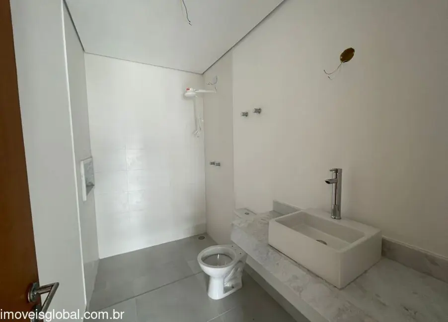 Foto 2 de Sobrado com 4 quartos à venda, 300m2 em Sao Sebastiao - SP