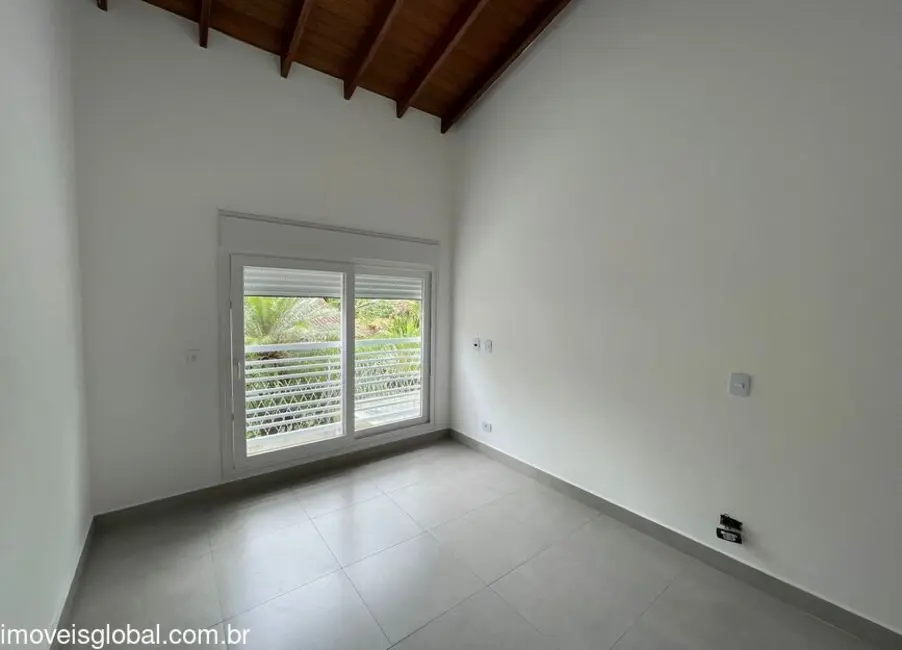 Foto 6 de Sobrado com 4 quartos à venda, 300m2 em Sao Sebastiao - SP