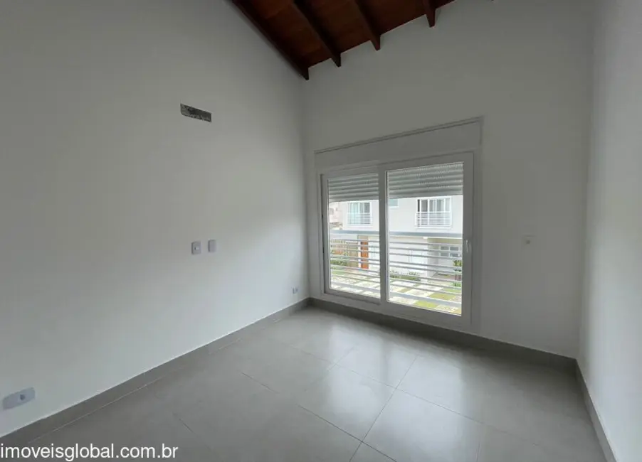 Foto 1 de Sobrado com 4 quartos à venda, 300m2 em Sao Sebastiao - SP