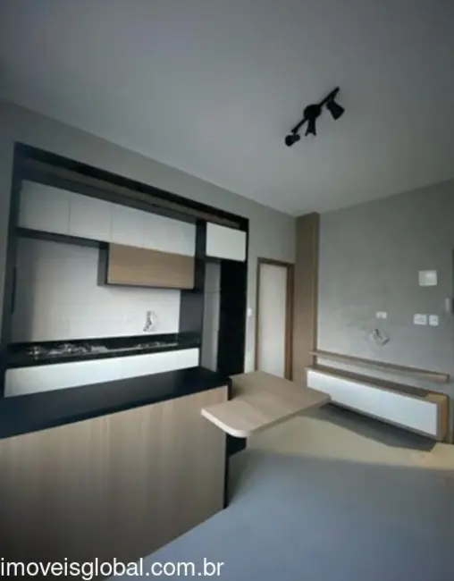 Apartamento com 1 quarto à venda, 33m2 em Centro, Curitiba - PR - imagem 3 Foto 3 de Apartamento com 1 quarto à venda, 33m2 em Centro, Curitiba - PR