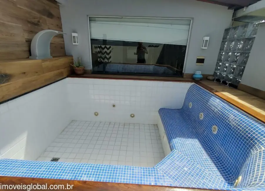 Cobertura com 3 quartos à venda, 180m2 em São Domingos, Niteroi - RJ - imagem 4 Foto 4 de Cobertura com 3 quartos à venda, 180m2 em São Domingos, Niteroi - RJ