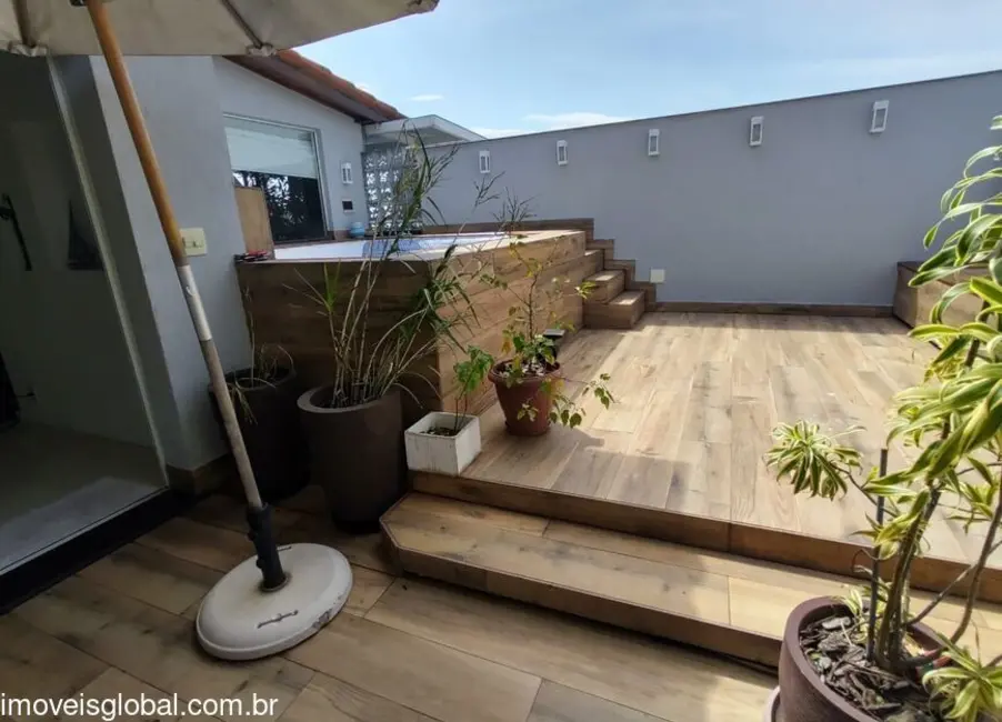 Cobertura com 3 quartos à venda, 180m2 em São Domingos, Niteroi - RJ - imagem 2 Foto 2 de Cobertura com 3 quartos à venda, 180m2 em São Domingos, Niteroi - RJ