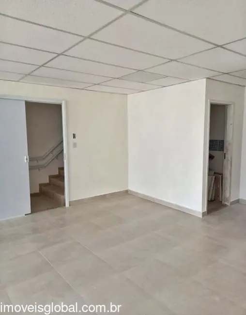 Sala Comercial para alugar, 130m2 em Jardim Maringá, Macae - RJ - imagem 3 Foto 3 de Sala Comercial para alugar, 130m2 em Jardim Maringá, Macae - RJ