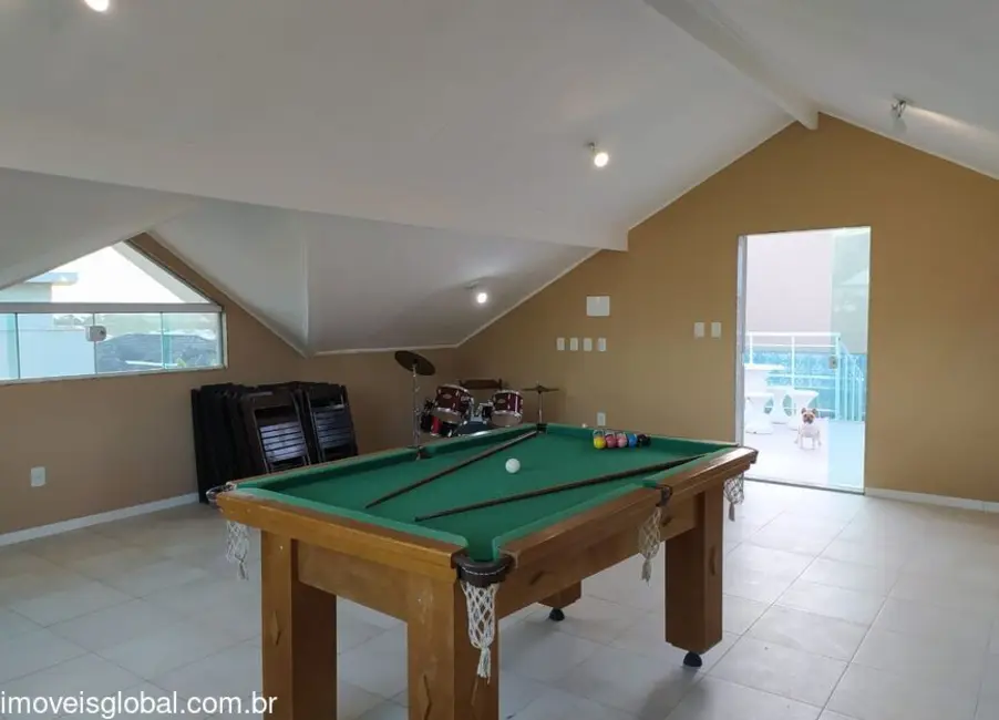 Casa de Condomínio com 4 quartos à venda, 437m2 em Macae - RJ - imagem 5 Foto 5 de Casa de Condomínio com 4 quartos à venda, 437m2 em Macae - RJ