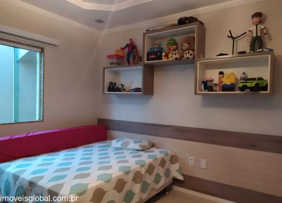 Foto 2 de Casa de Condomínio com 4 quartos à venda, 437m2 em Macae - RJ