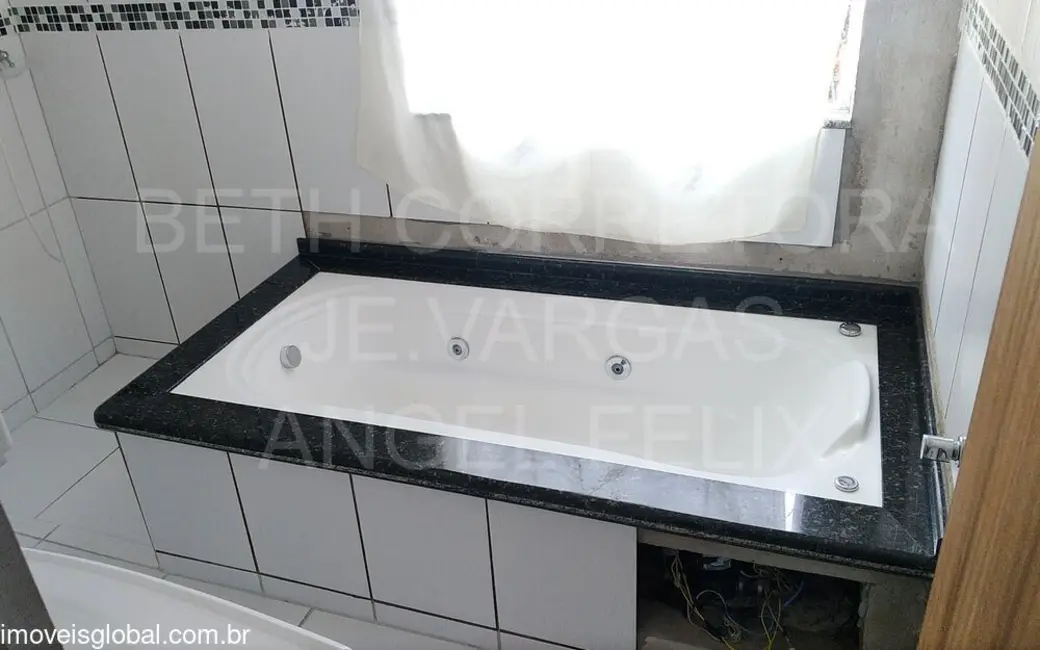 Sobrado com 3 quartos à venda, 220m2 em Jardim Alvorada, Cambe - PR - imagem 6 Foto 6 de Sobrado com 3 quartos à venda, 220m2 em Jardim Alvorada, Cambe - PR