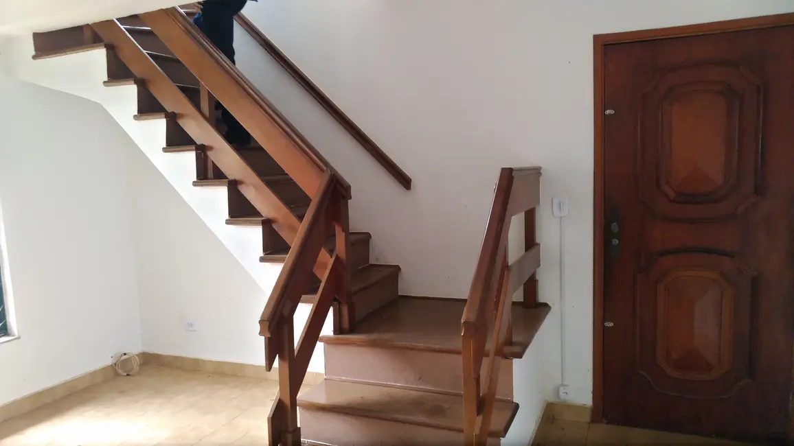 Sobrado com 4 quartos à venda, 166m2 em Conceição, Londrina - PR - imagem 5 Foto 5 de Sobrado com 4 quartos à venda, 166m2 em Conceição, Londrina - PR