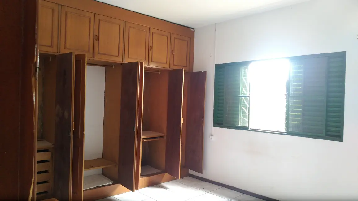 Sobrado com 4 quartos à venda, 166m2 em Conceição, Londrina - PR - imagem 8 Foto 8 de Sobrado com 4 quartos à venda, 166m2 em Conceição, Londrina - PR