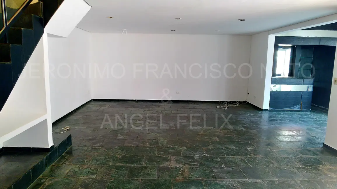 Sobrado com 2 quartos à venda, 293m2 em Jardim Presidente, Londrina - PR - imagem 9 Foto 9 de Sobrado com 2 quartos à venda, 293m2 em Jardim Presidente, Londrina - PR
