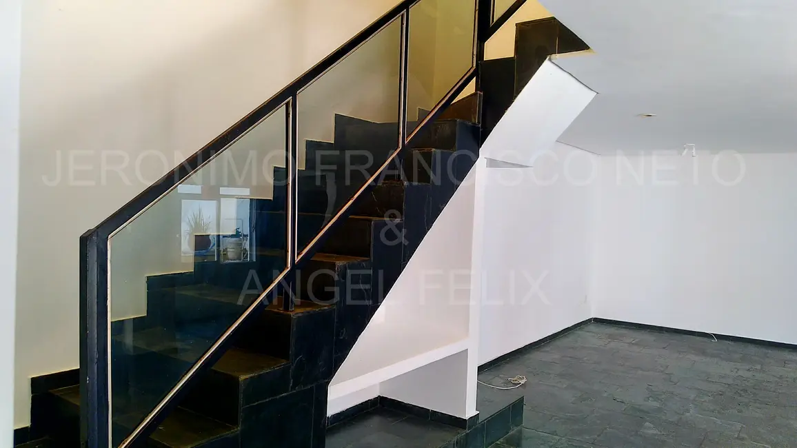 Sobrado com 2 quartos à venda, 293m2 em Jardim Presidente, Londrina - PR - imagem 4 Foto 4 de Sobrado com 2 quartos à venda, 293m2 em Jardim Presidente, Londrina - PR