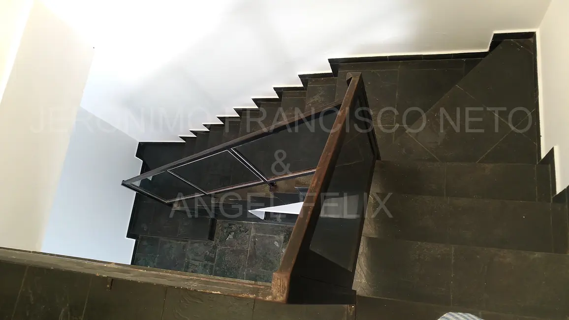 Sobrado com 2 quartos à venda, 293m2 em Jardim Presidente, Londrina - PR - imagem 3 Foto 3 de Sobrado com 2 quartos à venda, 293m2 em Jardim Presidente, Londrina - PR