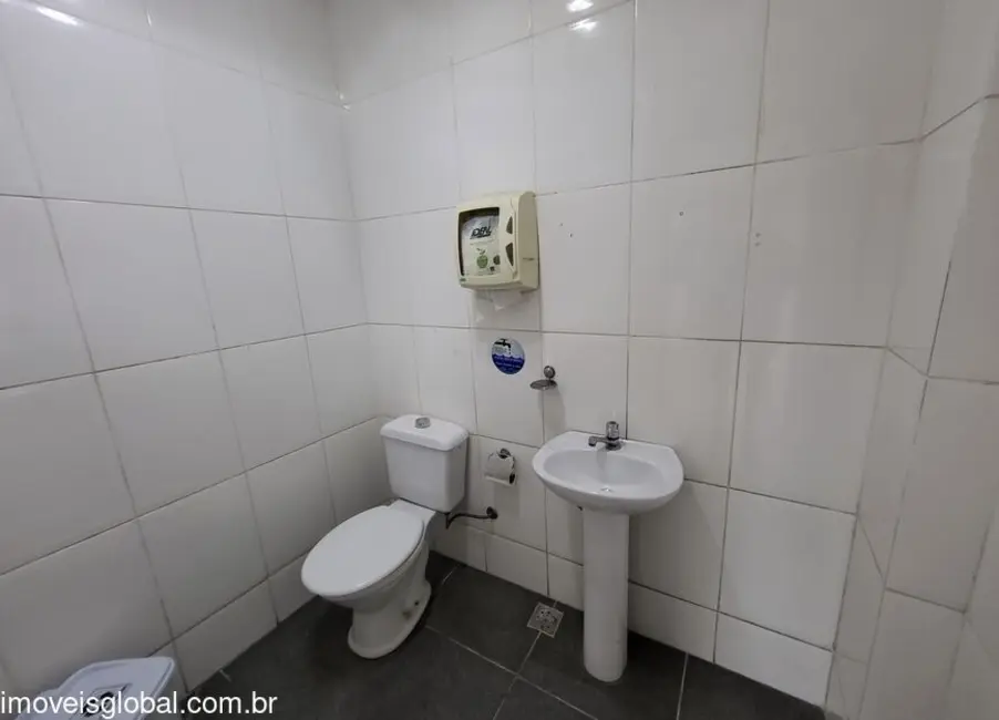 Armazém / Galpão para alugar, 240m2 em Barreto, Niteroi - RJ - imagem 3 Foto 3 de Armazém / Galpão para alugar, 240m2 em Barreto, Niteroi - RJ