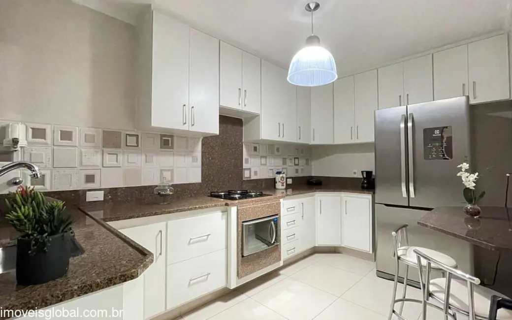 Casa de Condomínio com 3 quartos à venda, 180m2 em Sao Jose Dos Campos - SP - imagem 9 Foto 9 de Casa de Condomínio com 3 quartos à venda, 180m2 em Sao Jose Dos Campos - SP