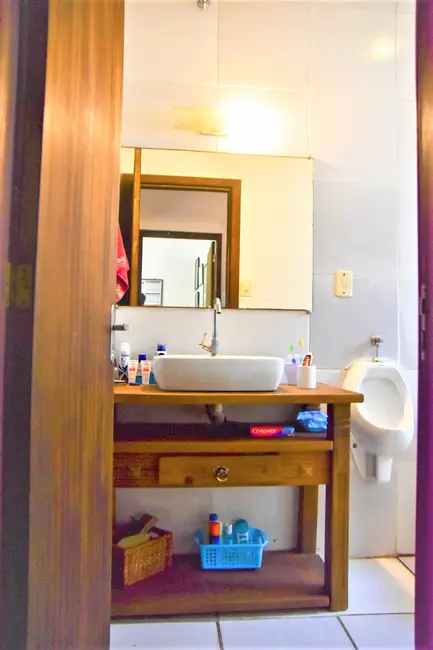 Casa com 3 quartos à venda, 165m2 em Centro Histórico, Porto Alegre - RS - imagem 5 Foto 5 de Casa com 3 quartos à venda, 165m2 em Centro Histórico, Porto Alegre - RS