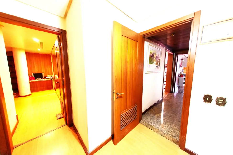 Foto 3 de Cobertura com 3 quartos à venda, 650m2 em Três Figueiras, Porto Alegre - RS