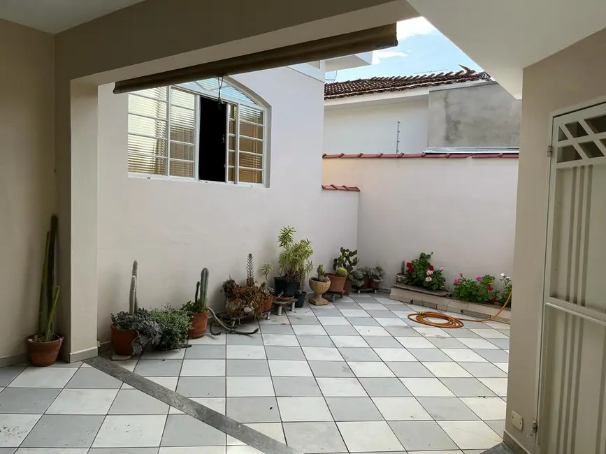 Casa com 3 quartos à venda, 281m2 em Vargem Grande Do Sul - SP - imagem 6 Foto 6 de Casa com 3 quartos à venda, 281m2 em Vargem Grande Do Sul - SP