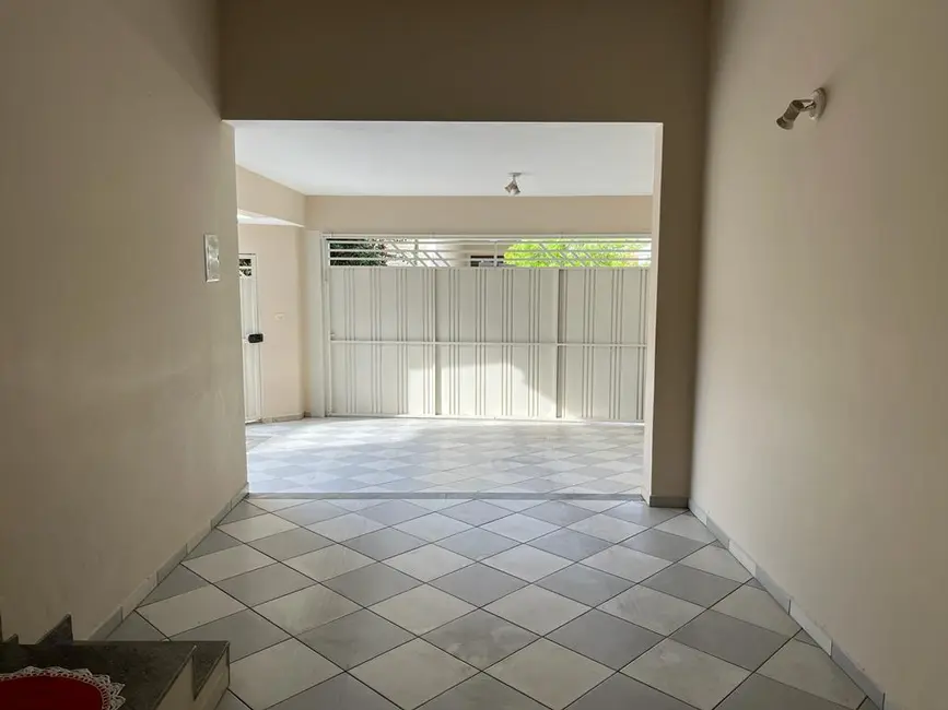 Casa com 3 quartos à venda, 281m2 em Vargem Grande Do Sul - SP - imagem 4 Foto 4 de Casa com 3 quartos à venda, 281m2 em Vargem Grande Do Sul - SP