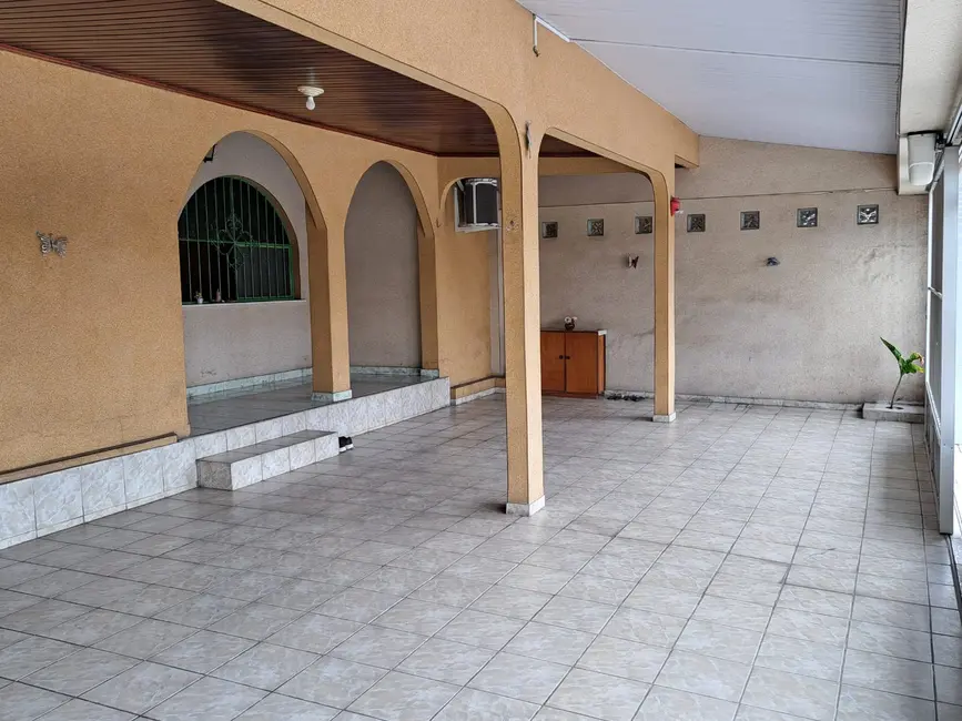 Casa com 5 quartos à venda, 250m2 em Manaus - AM - imagem 4 Foto 4 de Casa com 5 quartos à venda, 250m2 em Manaus - AM