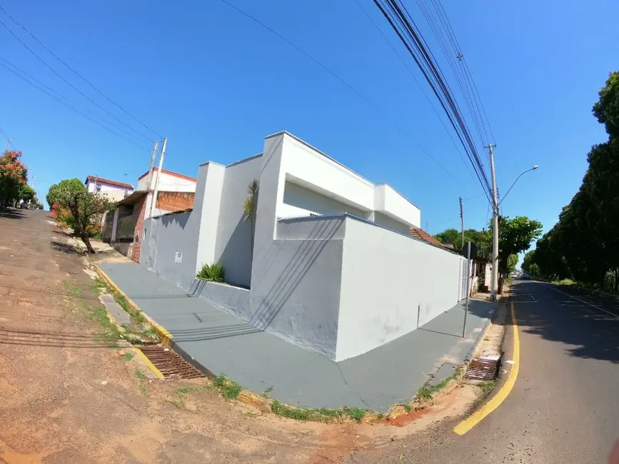 Casa com 2 quartos à venda e para alugar, 154m2 em Junqueira, Lins - SP - imagem 4 Foto 4 de Casa com 2 quartos à venda e para alugar, 154m2 em Junqueira, Lins - SP