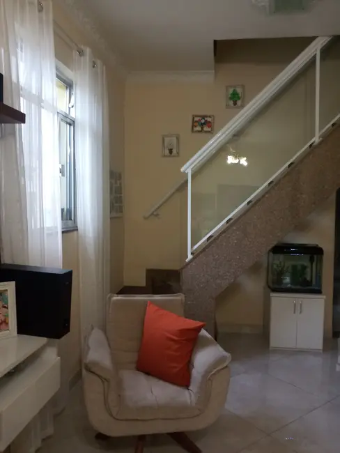 Foto 1 de Casa com 4 quartos à venda, 184m2 em Olaria, Rio De Janeiro - RJ