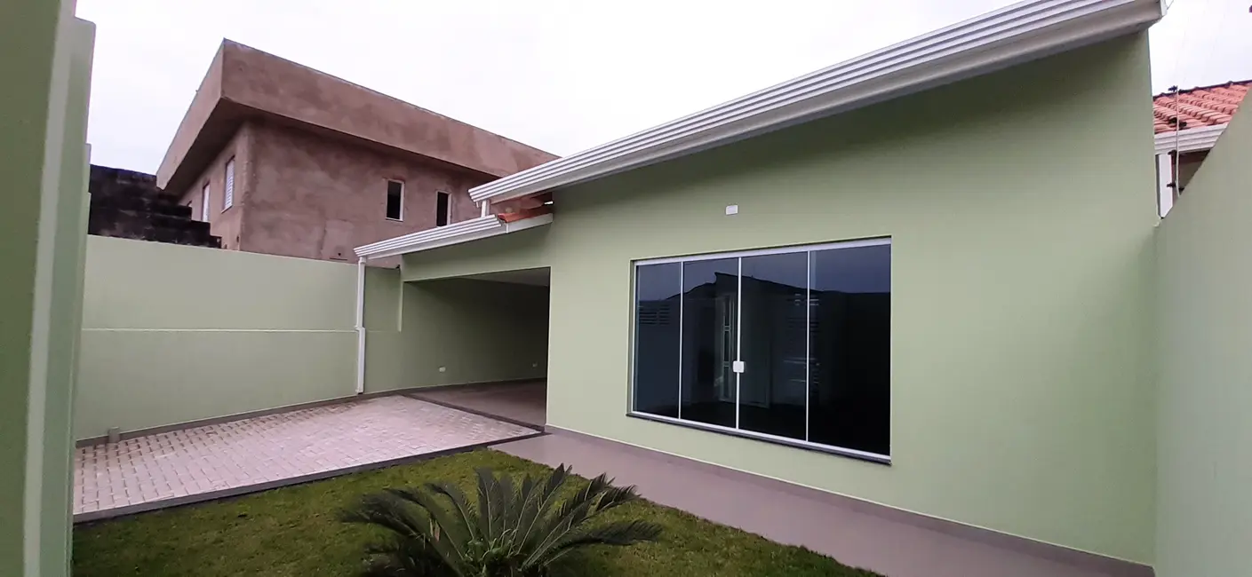 Casa com 3 quartos à venda, 240m2 em Peruibe - SP - imagem 3 Foto 3 de Casa com 3 quartos à venda, 240m2 em Peruibe - SP