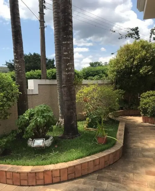 Casa com 5 quartos à venda, 375m2 em Centro, Espirito Santo Do Pinhal - SP - imagem 5 Foto 5 de Casa com 5 quartos à venda, 375m2 em Centro, Espirito Santo Do Pinhal - SP