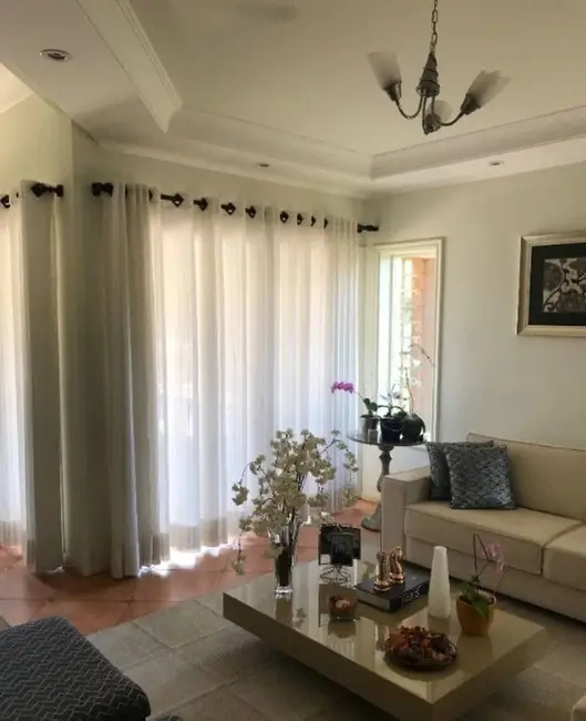 Casa com 5 quartos à venda, 375m2 em Centro, Espirito Santo Do Pinhal - SP - imagem 9 Foto 9 de Casa com 5 quartos à venda, 375m2 em Centro, Espirito Santo Do Pinhal - SP