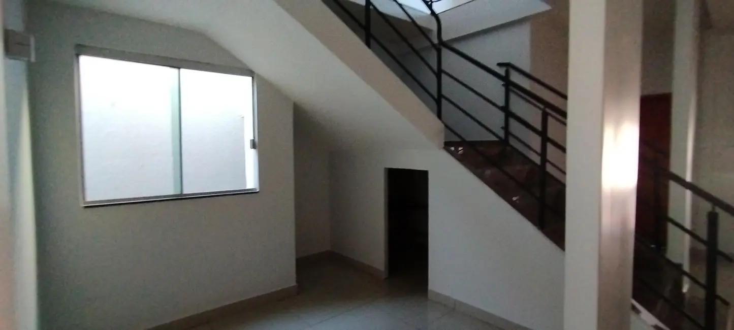 Foto 8 de Sobrado com 5 quartos à venda, 214m2 em Jardim Petrópolis, Goiania - GO