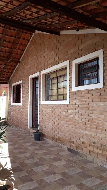 Casa com 2 quartos à venda, 330m2 em Centro, Paraibuna - SP - imagem 1 Foto 1 de Casa com 2 quartos à venda, 330m2 em Centro, Paraibuna - SP