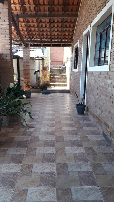 Casa com 2 quartos à venda, 330m2 em Centro, Paraibuna - SP - imagem 2 Foto 2 de Casa com 2 quartos à venda, 330m2 em Centro, Paraibuna - SP