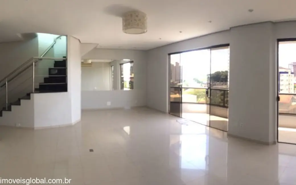 Foto 1 de Cobertura com 5 quartos à venda, 300m2 em Manaus - AM