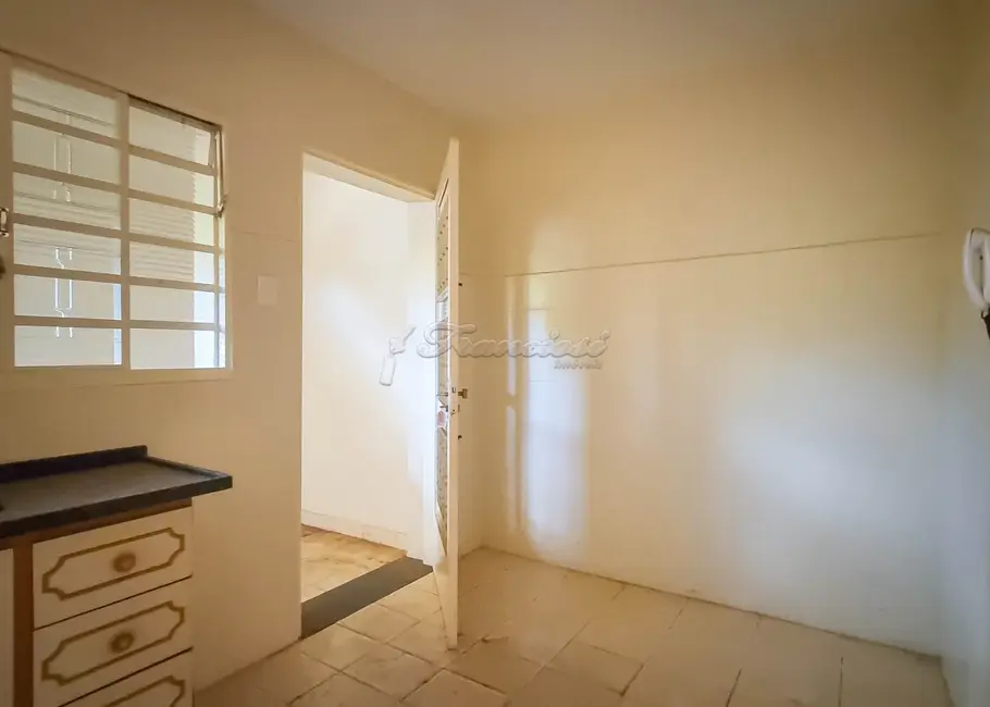 Casa com 2 quartos à venda, 187m2 em Jardim Itália, Itapetininga - SP - imagem 3 Foto 3 de Casa com 2 quartos à venda, 187m2 em Jardim Itália, Itapetininga - SP