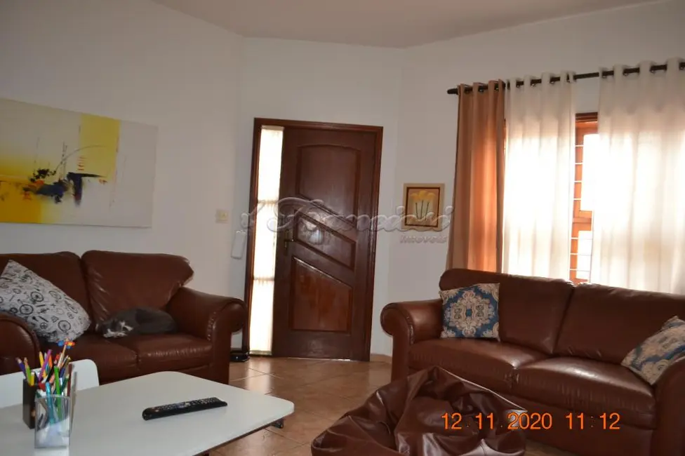 Casa com 4 quartos à venda, 216m2 em Centro, Itapetininga - SP - imagem 4 Foto 4 de Casa com 4 quartos à venda, 216m2 em Centro, Itapetininga - SP