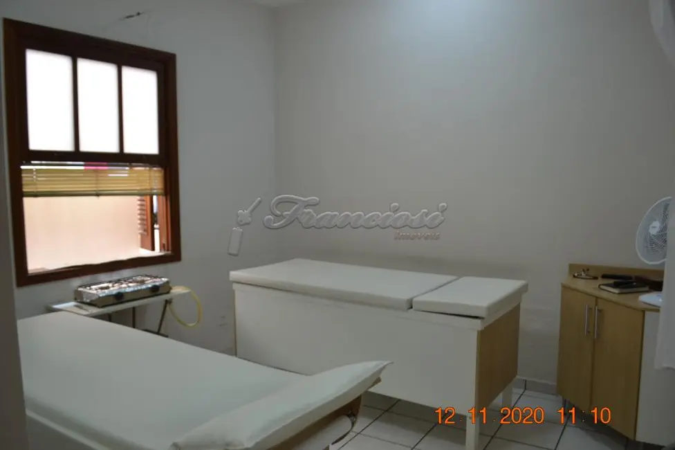 Casa com 4 quartos à venda, 216m2 em Centro, Itapetininga - SP - imagem 3 Foto 3 de Casa com 4 quartos à venda, 216m2 em Centro, Itapetininga - SP
