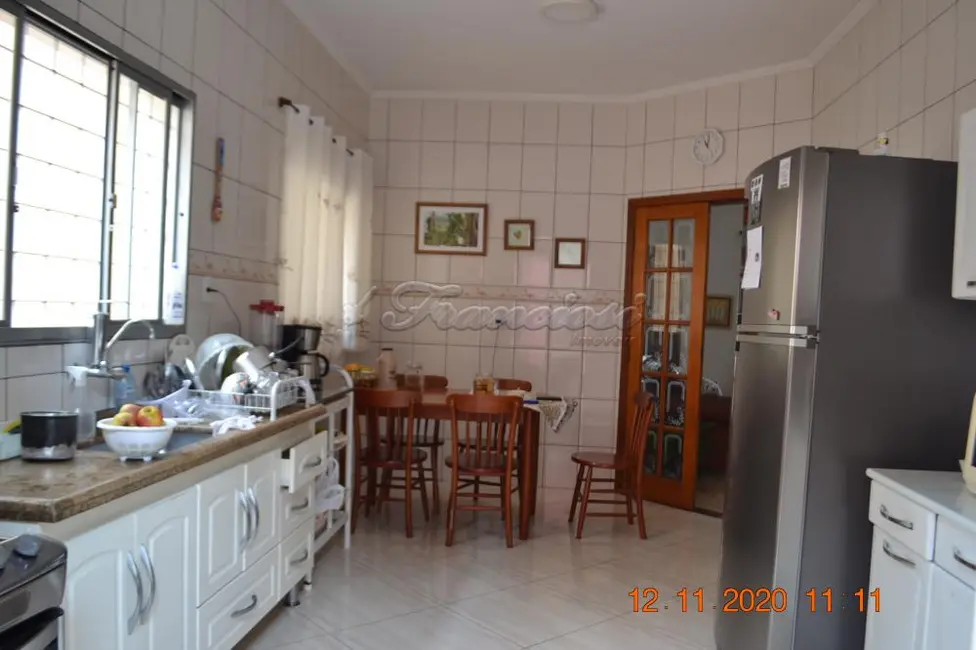 Casa com 4 quartos à venda, 216m2 em Centro, Itapetininga - SP - imagem 5 Foto 5 de Casa com 4 quartos à venda, 216m2 em Centro, Itapetininga - SP