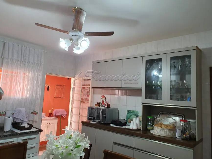 Casa com 3 quartos à venda, 150m2 em Parque Atenas do Sul, Itapetininga - SP - imagem 3 Foto 3 de Casa com 3 quartos à venda, 150m2 em Parque Atenas do Sul, Itapetininga - SP