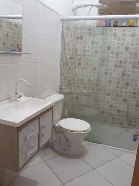 Casa com 2 quartos à venda, 150m2 em Vila Nastri, Itapetininga - SP - imagem 4 Foto 4 de Casa com 2 quartos à venda, 150m2 em Vila Nastri, Itapetininga - SP