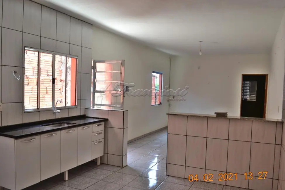 Casa com 2 quartos à venda, 145m2 em Vila Arruda, Itapetininga - SP - imagem 4 Foto 4 de Casa com 2 quartos à venda, 145m2 em Vila Arruda, Itapetininga - SP