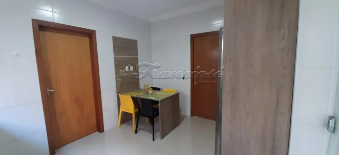 Foto 3 de Casa com 3 quartos à venda, 300m2 em Itapetininga - SP